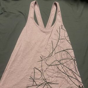 Cute crisscross Under Armour design tank!